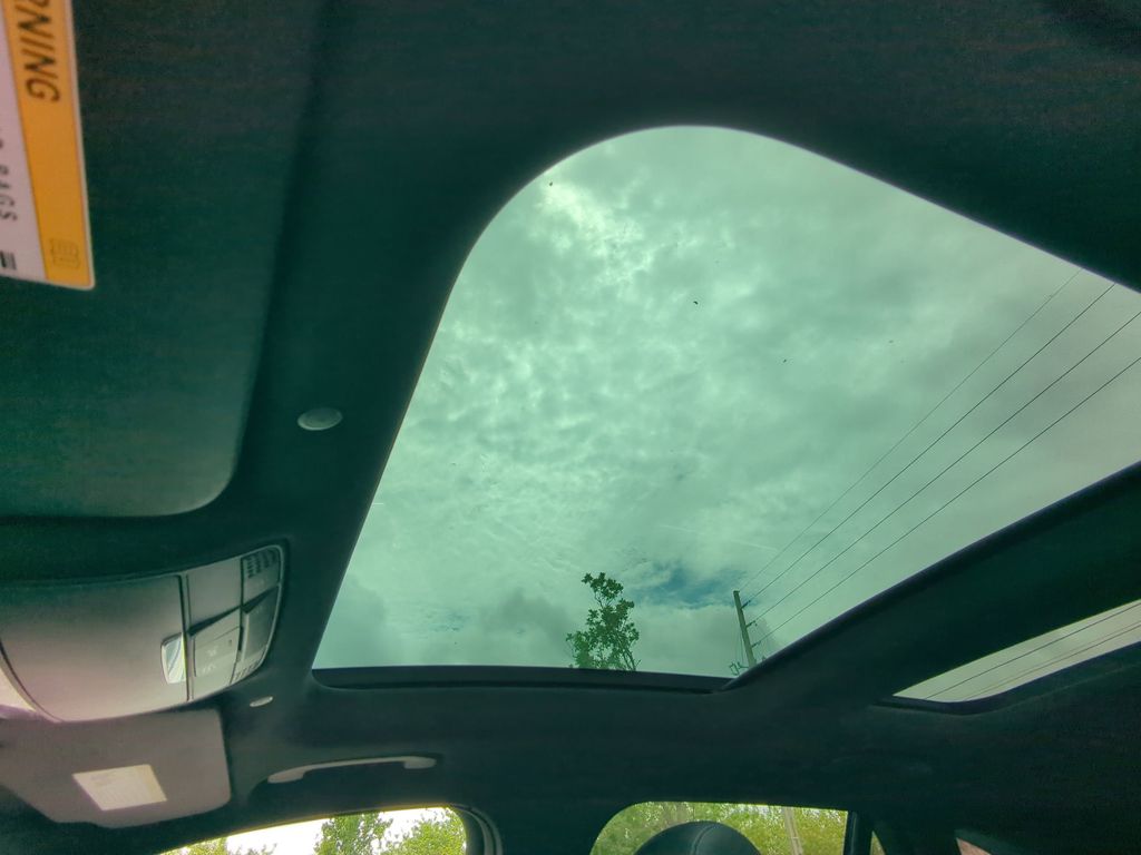 Vehicle image 21 of 25