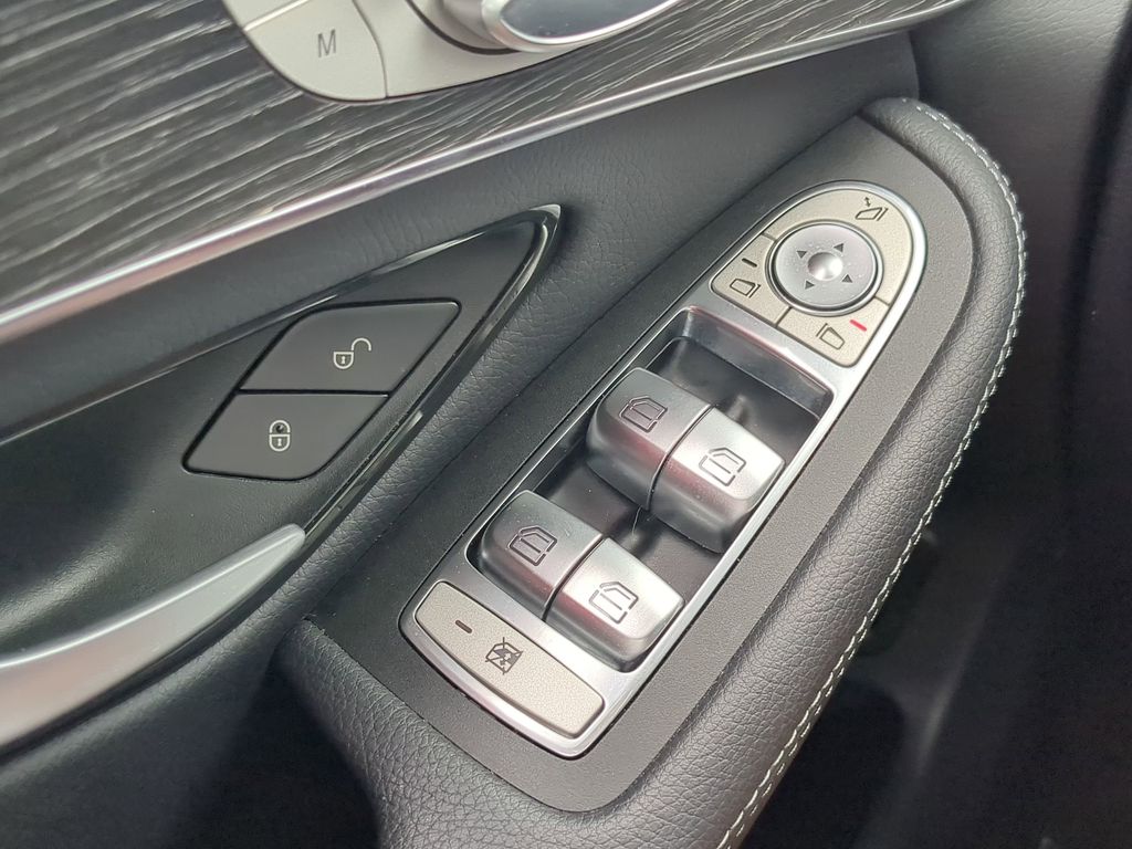 Vehicle image 15 of 25