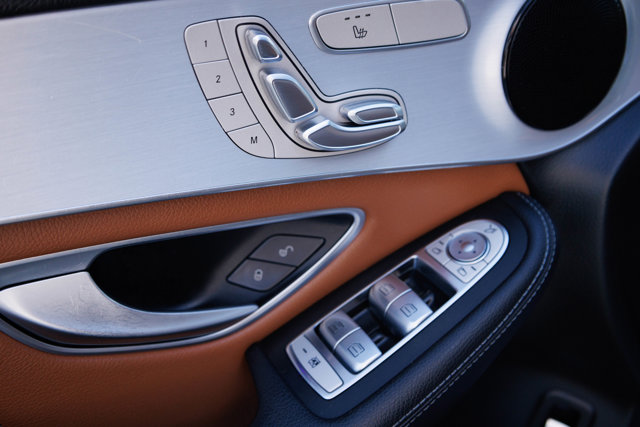 Vehicle image 14 of 30