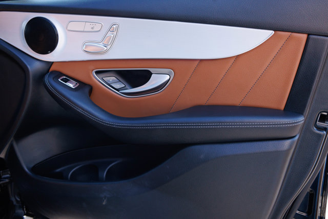 Vehicle image 17 of 30