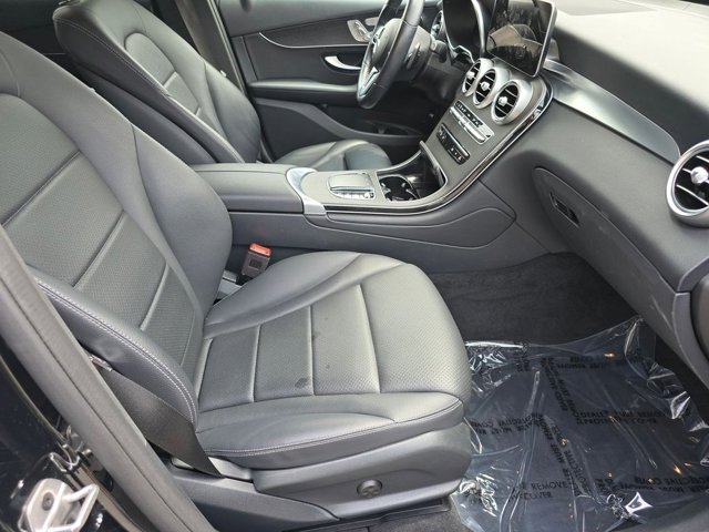 Vehicle image 21 of 35