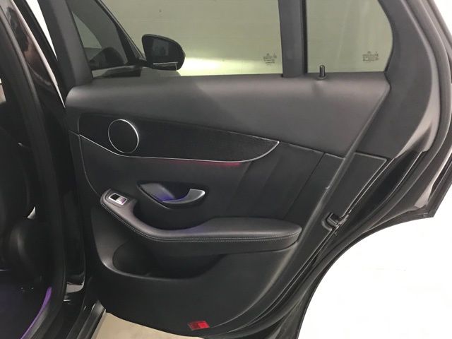 Vehicle image 25 of 37