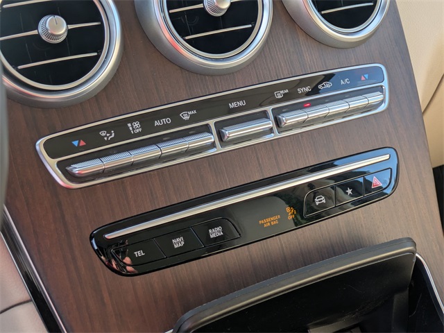 Vehicle image 26 of 28