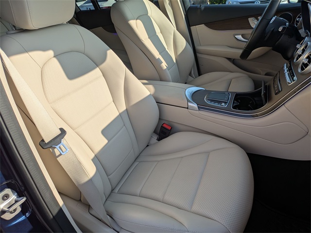Vehicle image 15 of 28