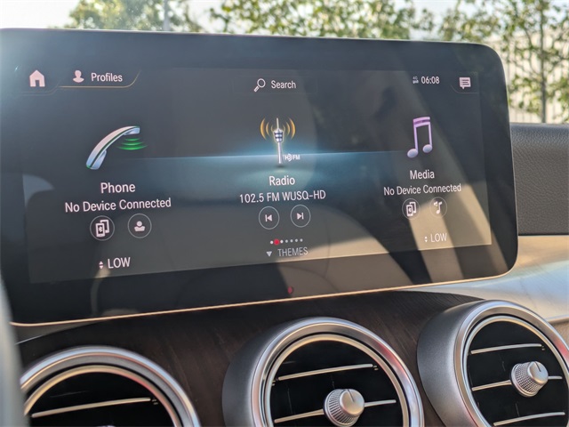 Vehicle image 21 of 28
