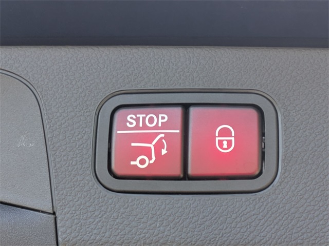 Vehicle image 27 of 28
