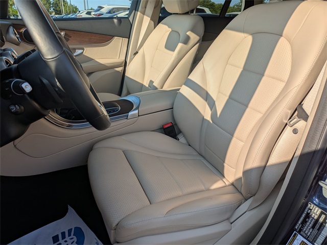 Vehicle image 13 of 28