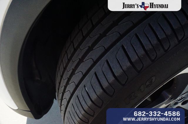Vehicle image 20 of 23