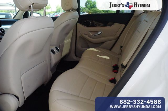 Vehicle image 17 of 23