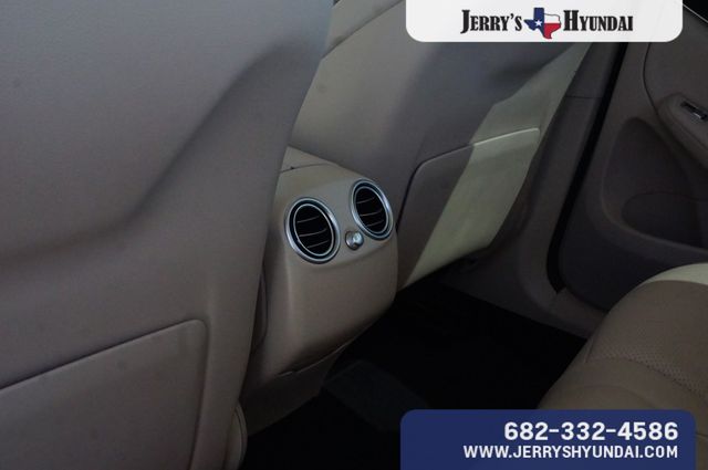 Vehicle image 11 of 23