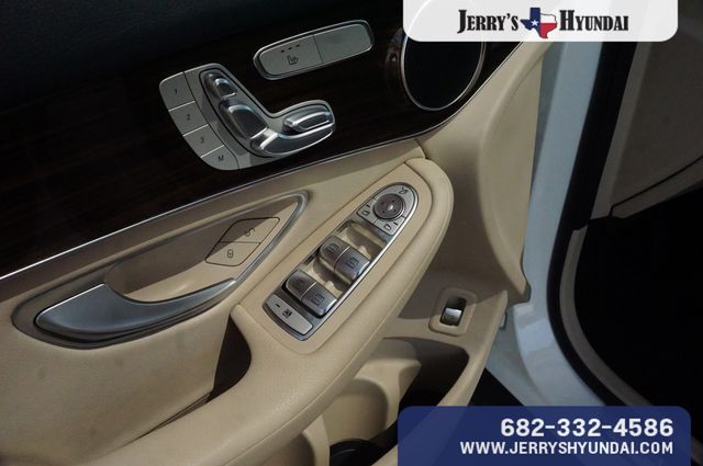 Vehicle image 10 of 23