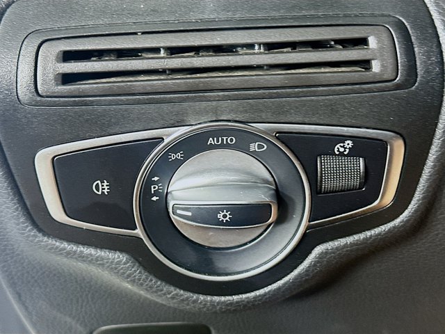 Vehicle image 26 of 30