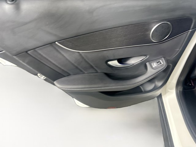 Vehicle image 21 of 30