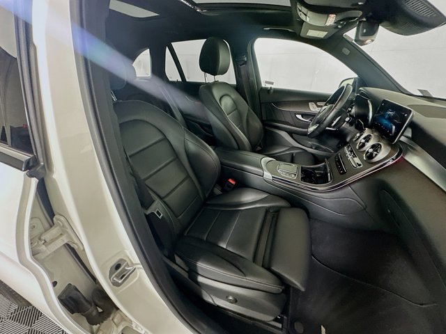 Vehicle image 12 of 30