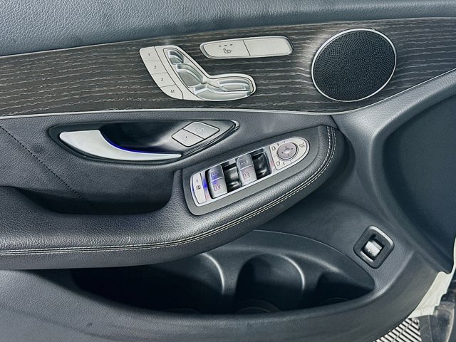 Vehicle image 20 of 30