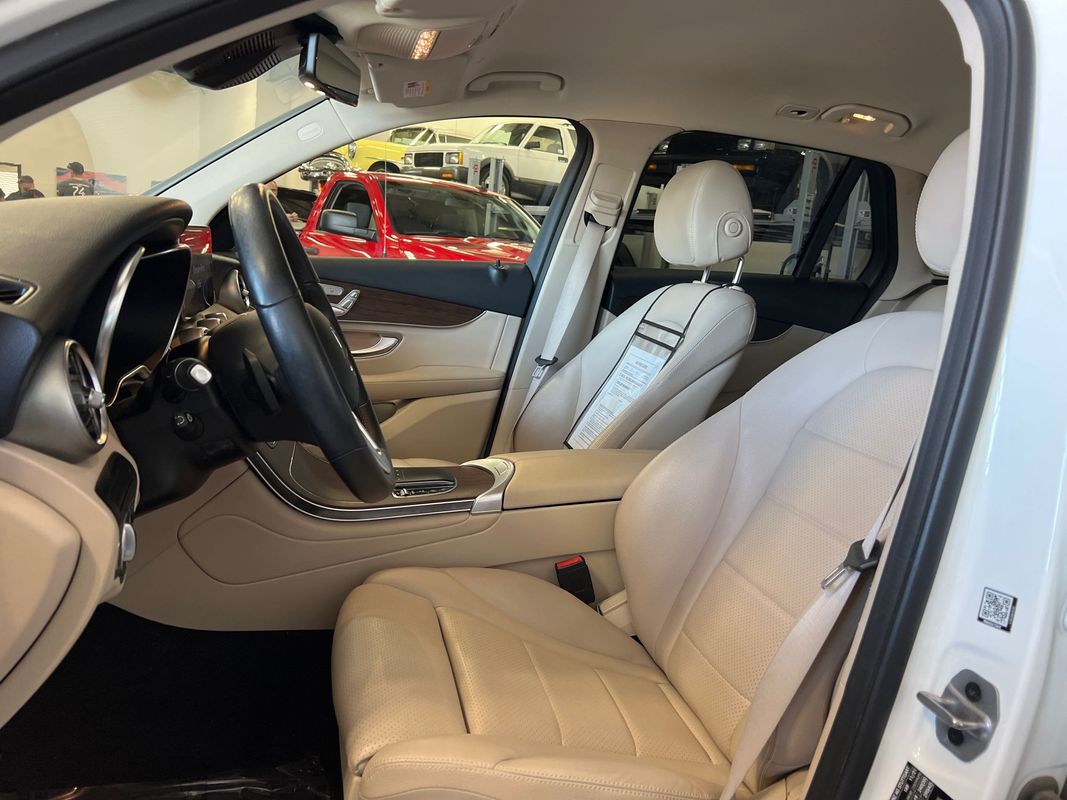 Vehicle image 27 of 120