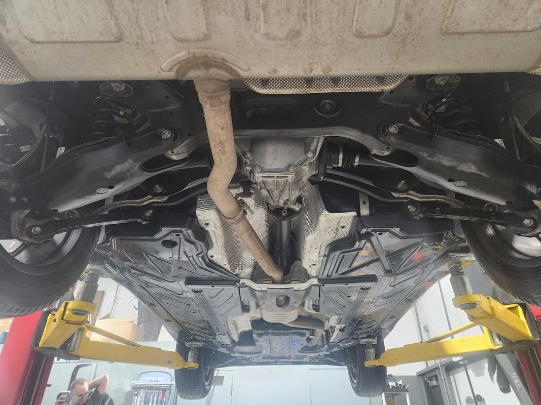 Vehicle image 106 of 120