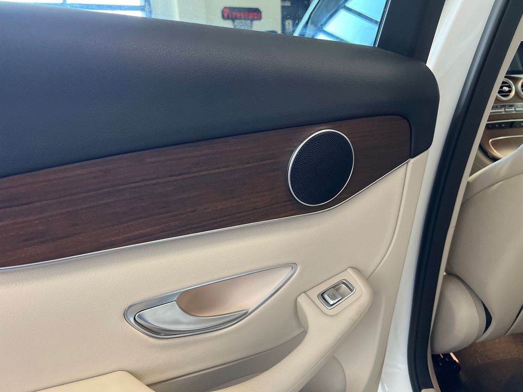 Vehicle image 101 of 120