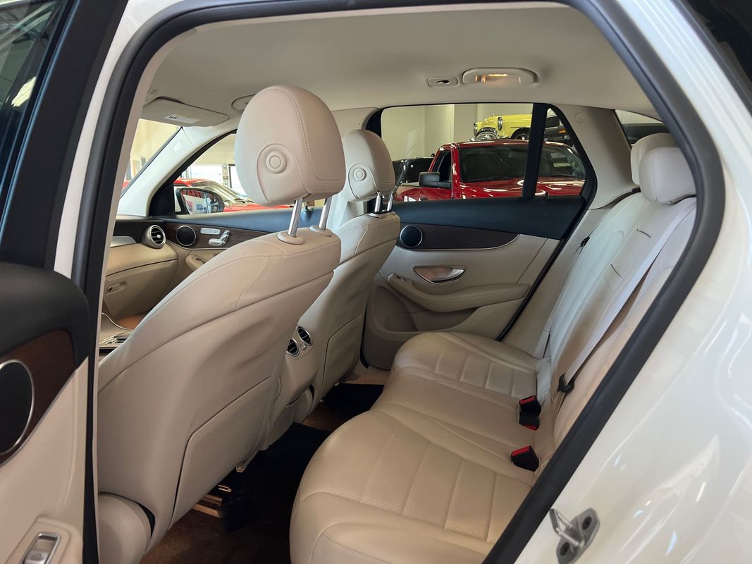 Vehicle image 102 of 120