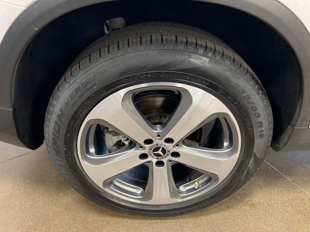 Vehicle image 60 of 120