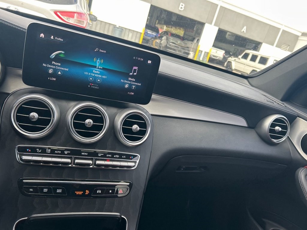 2022 Mercedes-Benz GLC 300 Image 16 of 17