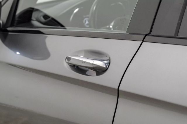 Vehicle image 33 of 54