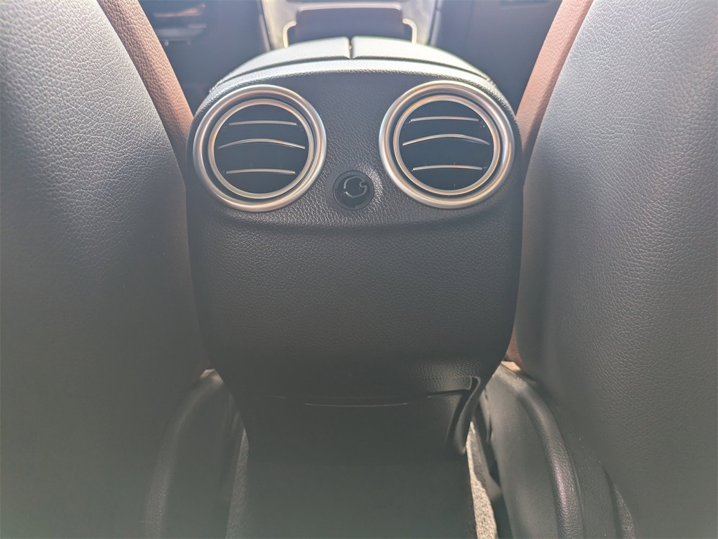 Vehicle image 23 of 34