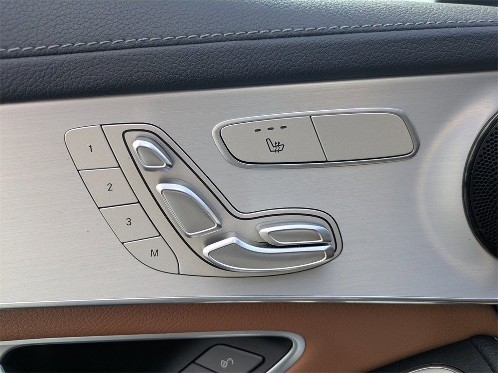 Vehicle image 21 of 34