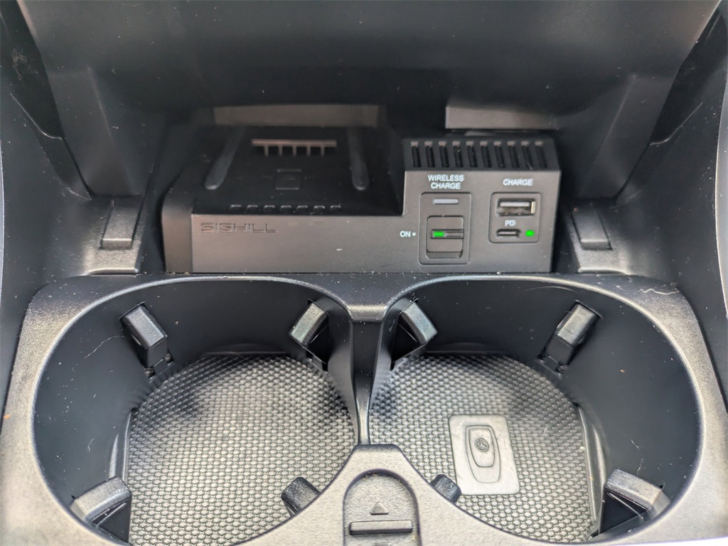 Vehicle image 33 of 34