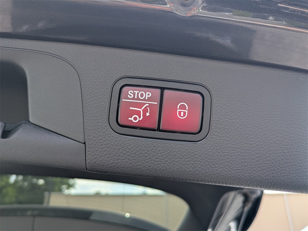 Vehicle image 32 of 34