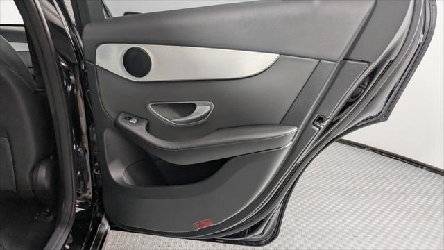 Vehicle image 29 of 35