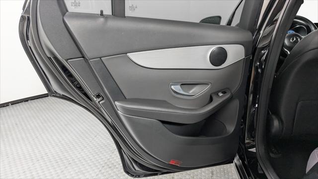 Vehicle image 27 of 35