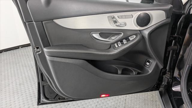 Vehicle image 25 of 35