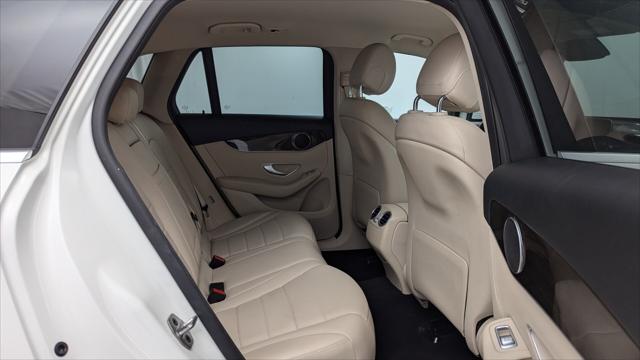 Vehicle image 15 of 31