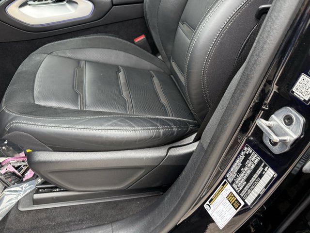 Vehicle image 31 of 35