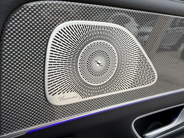 Vehicle image 33 of 35
