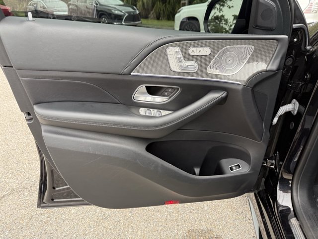 Vehicle image 28 of 35