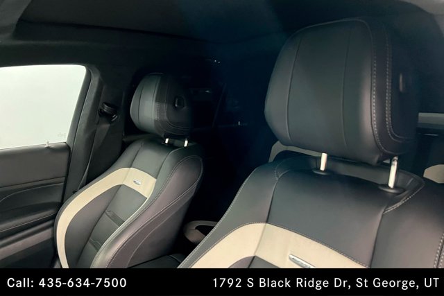 Vehicle image 16 of 25