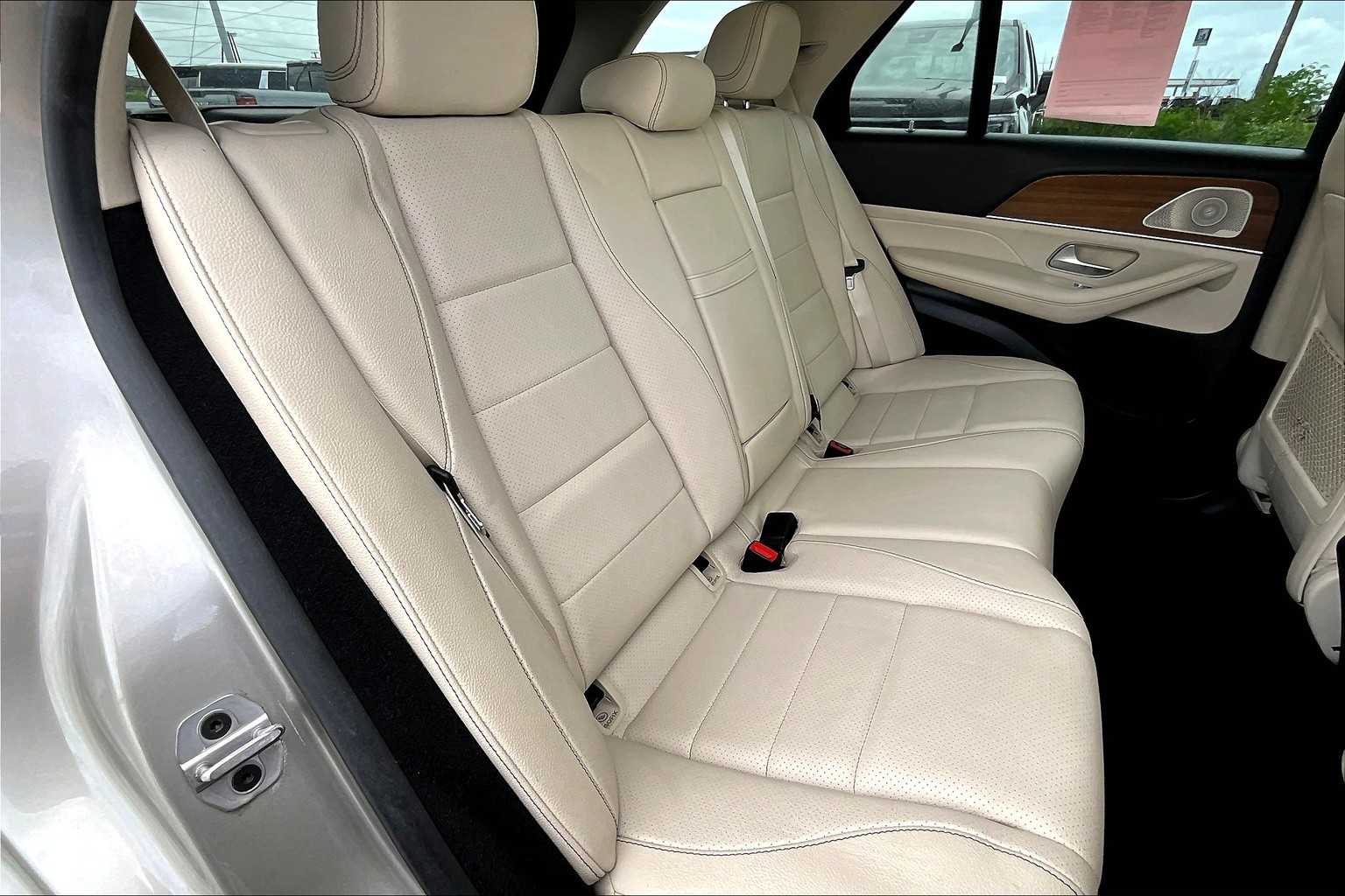 Vehicle image 10 of 36
