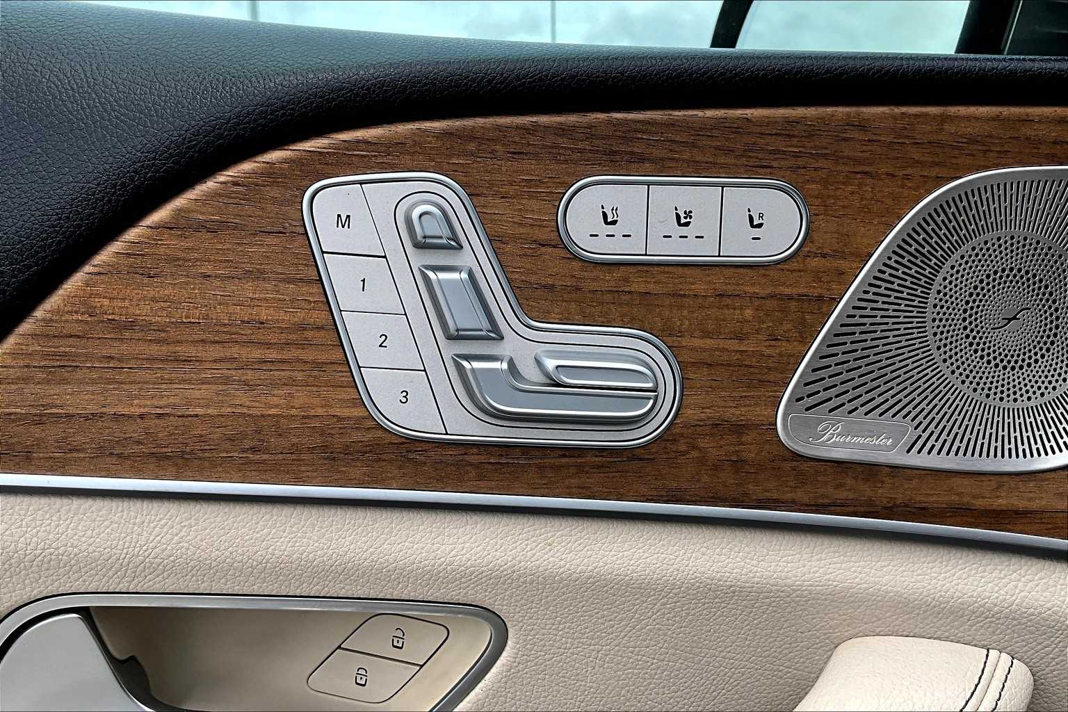 Vehicle image 25 of 36