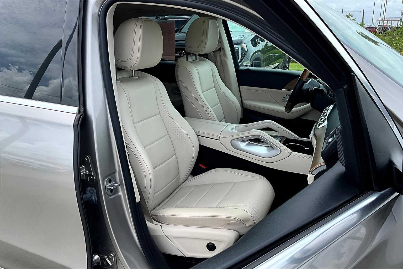 Vehicle image 12 of 36