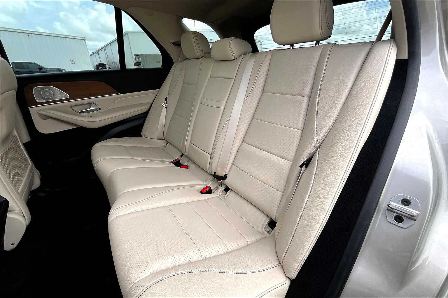 Vehicle image 11 of 36