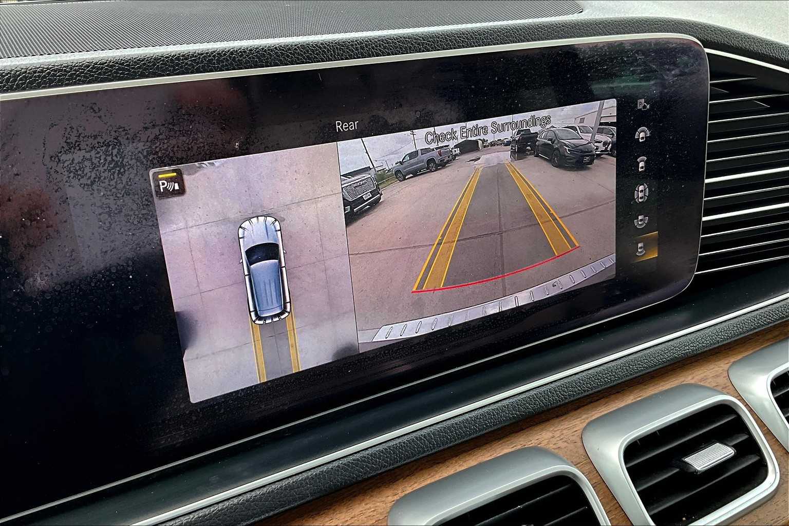 Vehicle image 21 of 36