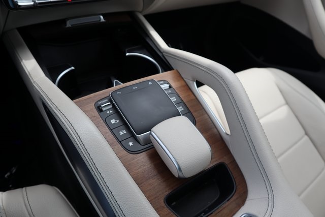 Vehicle image 20 of 28
