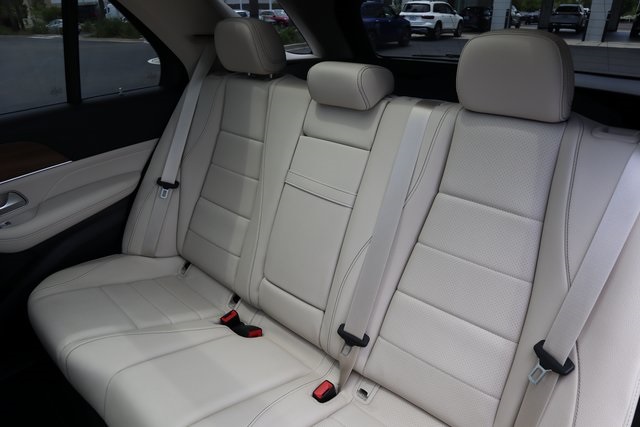 Vehicle image 11 of 28