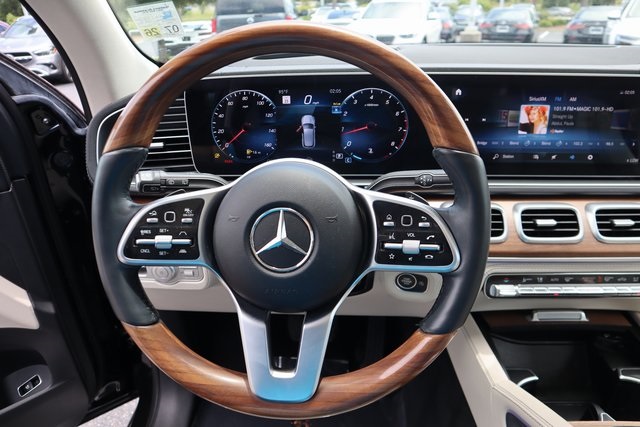 Vehicle image 26 of 28