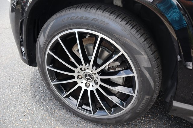 Vehicle image 8 of 28
