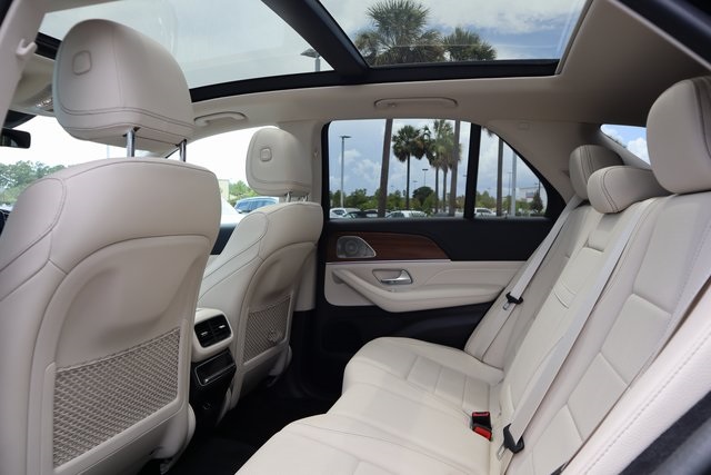 Vehicle image 22 of 28
