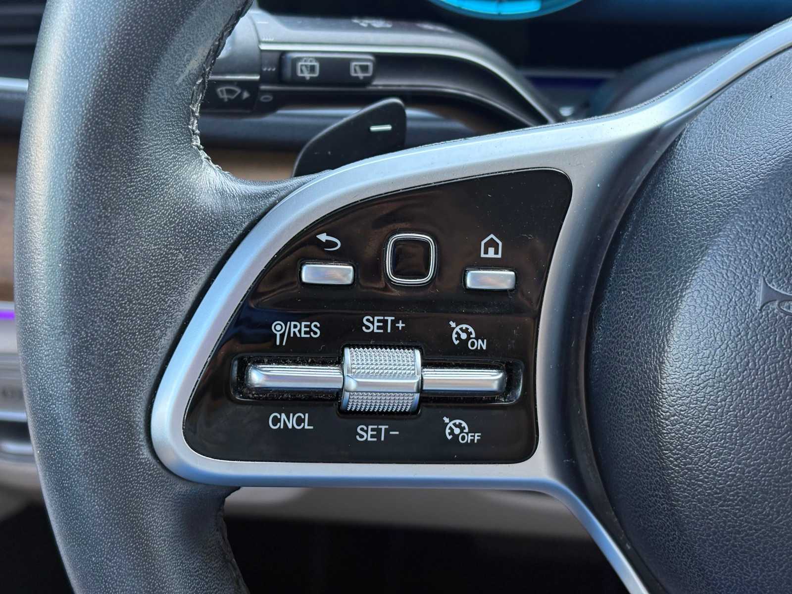 Vehicle image 21 of 23