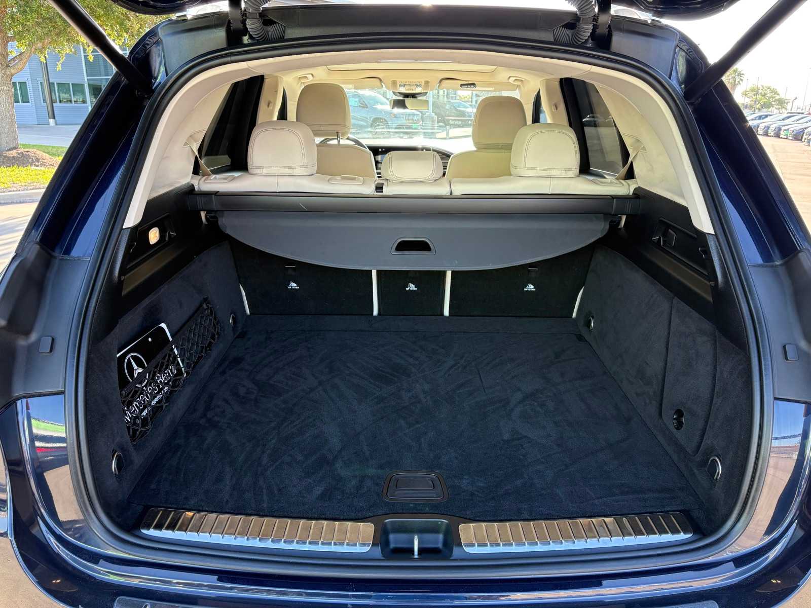 Vehicle image 10 of 23